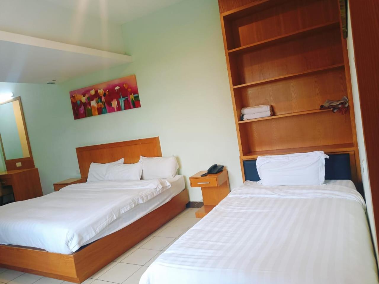 Fratini'S Hotel Лабуан Екстер'єр фото
