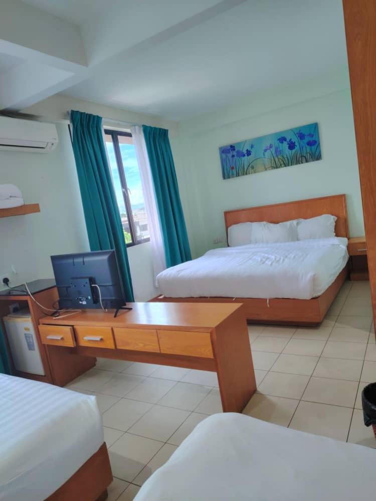 Fratini'S Hotel Лабуан Екстер'єр фото