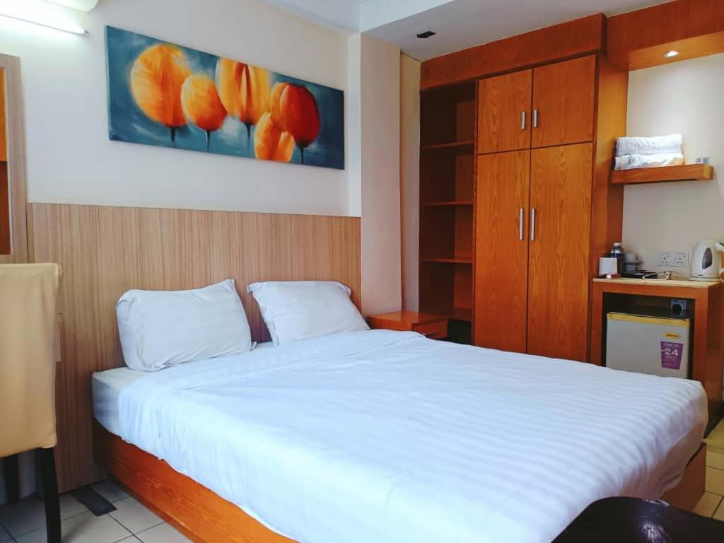 Fratini'S Hotel Лабуан Екстер'єр фото