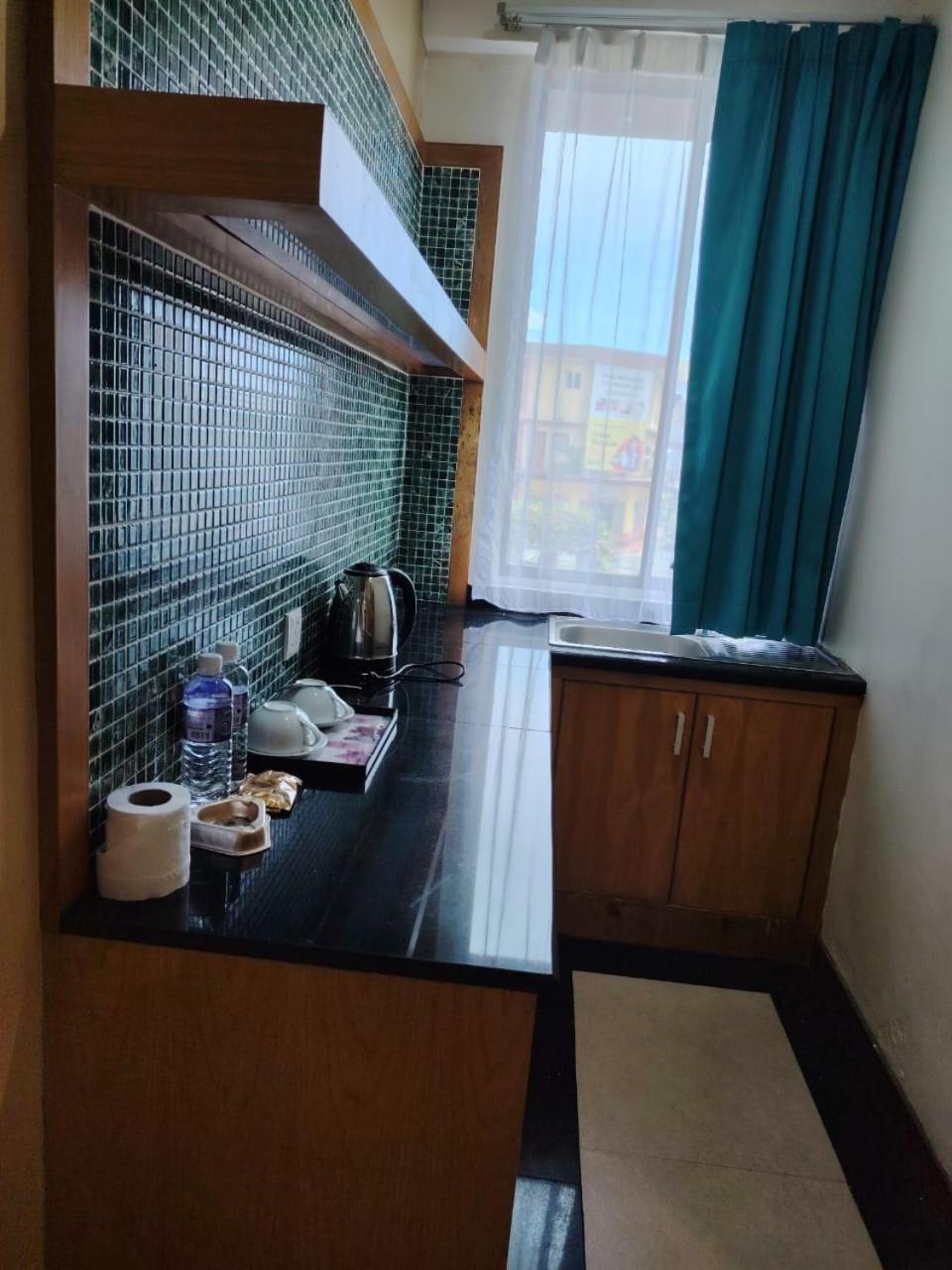 Fratini'S Hotel Лабуан Екстер'єр фото