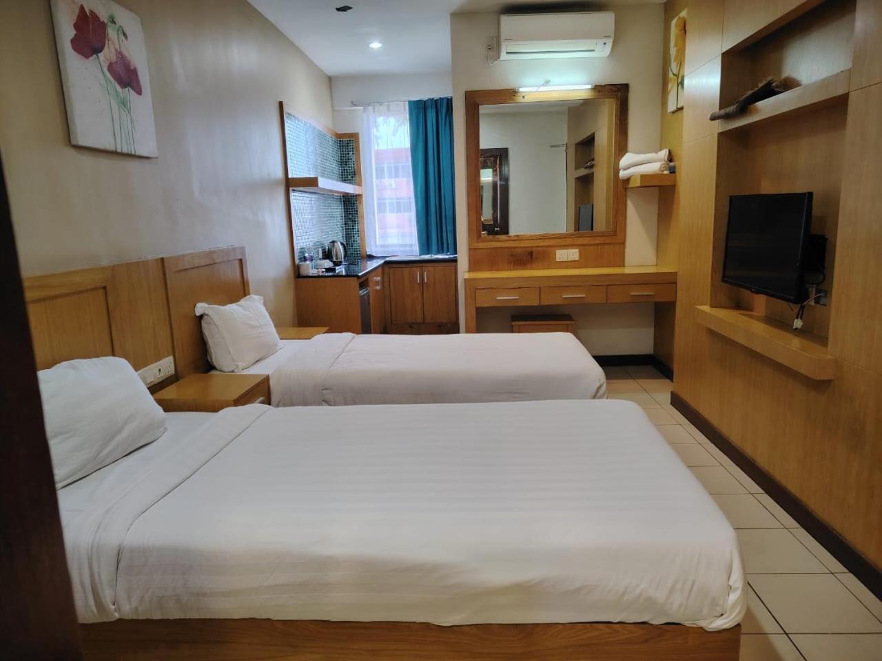 Fratini'S Hotel Лабуан Екстер'єр фото