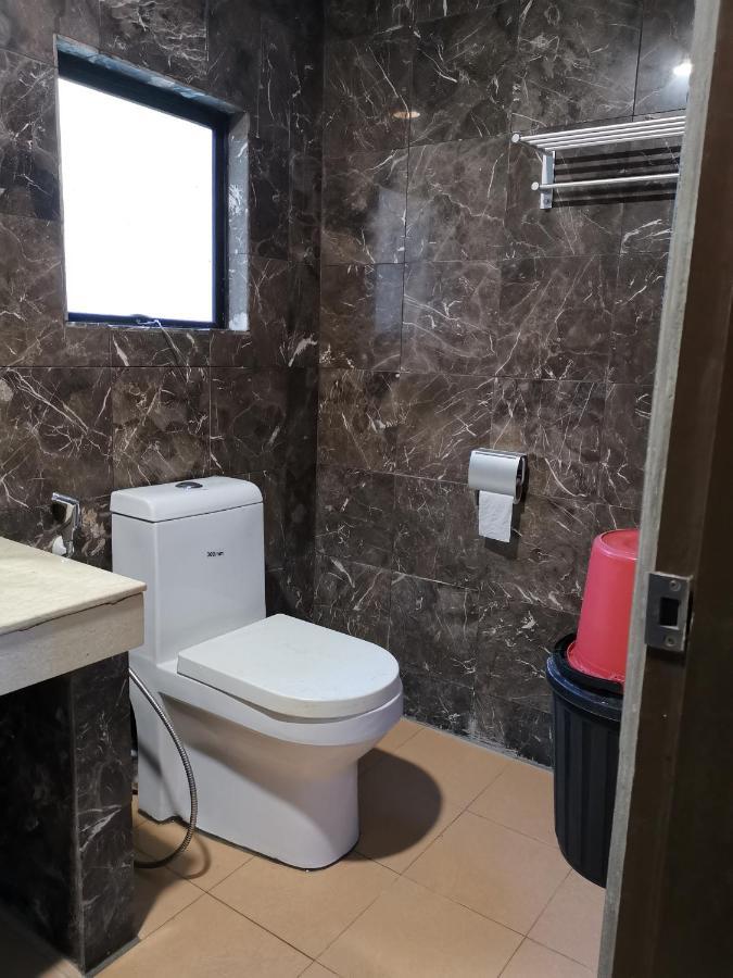 Fratini'S Hotel Лабуан Екстер'єр фото