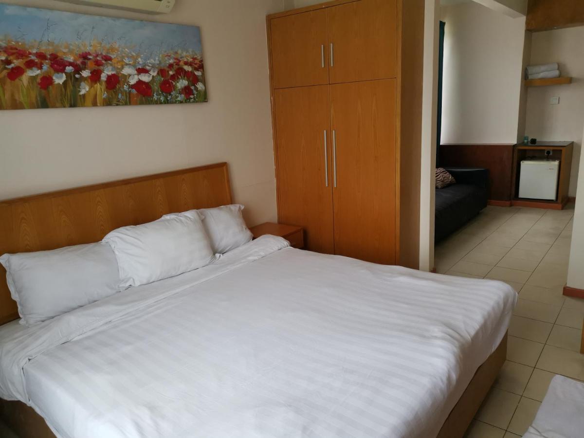Fratini'S Hotel Лабуан Екстер'єр фото