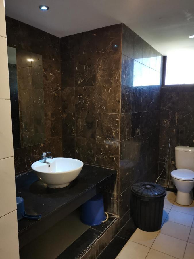 Fratini'S Hotel Лабуан Екстер'єр фото